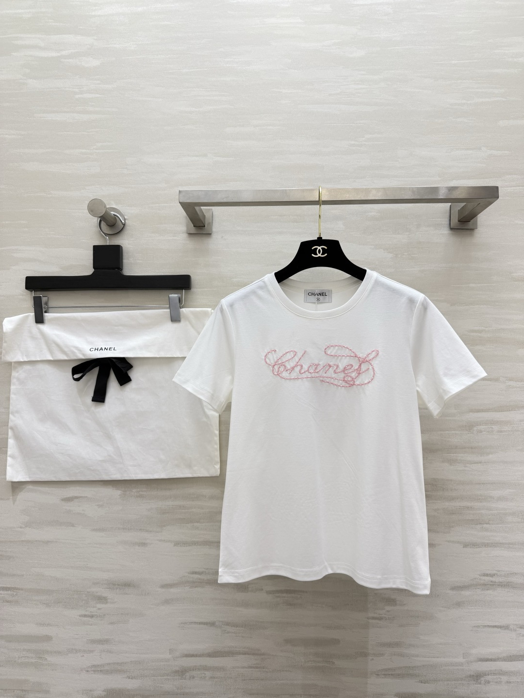 CHANEL シャネル レディース Tシャツ ピンク刺繍 レタリング ホワイト