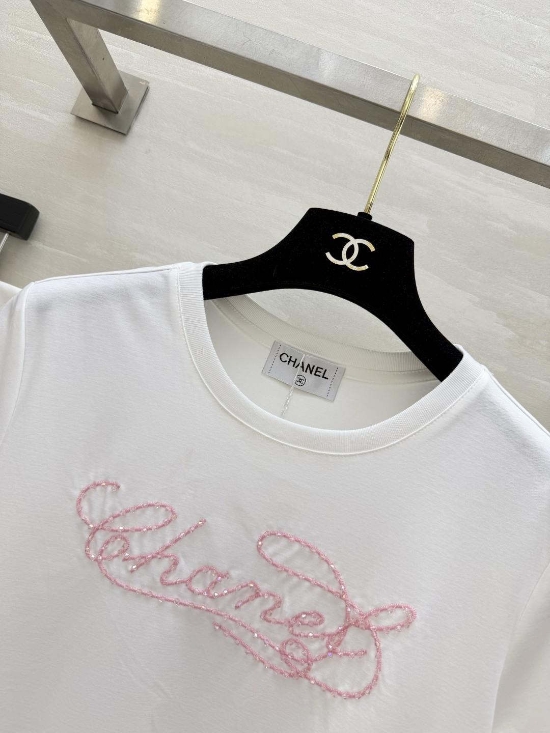 CHANEL シャネル レディース Tシャツ ピンク刺繍 レタリング ホワイト - 画像 4