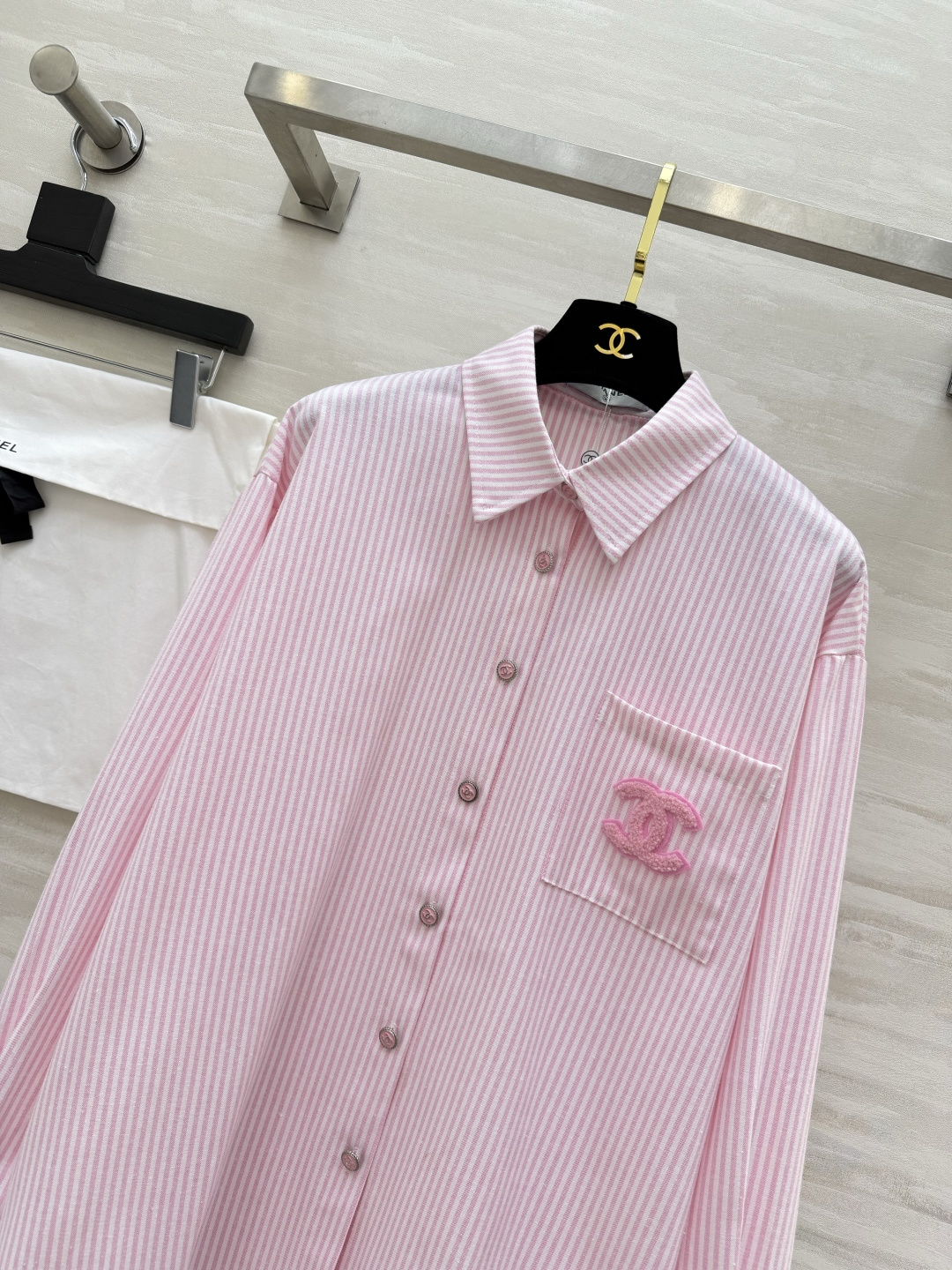 CHANEL シャネル レディース ファッションシャツ ピンクストライプ ブラウス ピンク - 画像 2