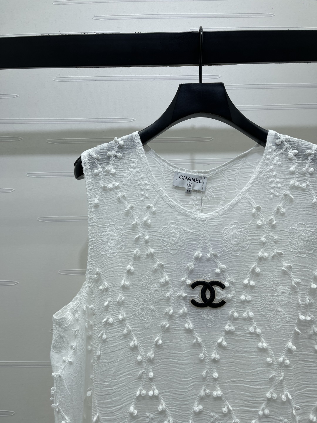 CHANEL シャネル ニット レディース レース バックレス サイドスリット 胸元ロゴ ホワイト 2色展開 - 画像 4
