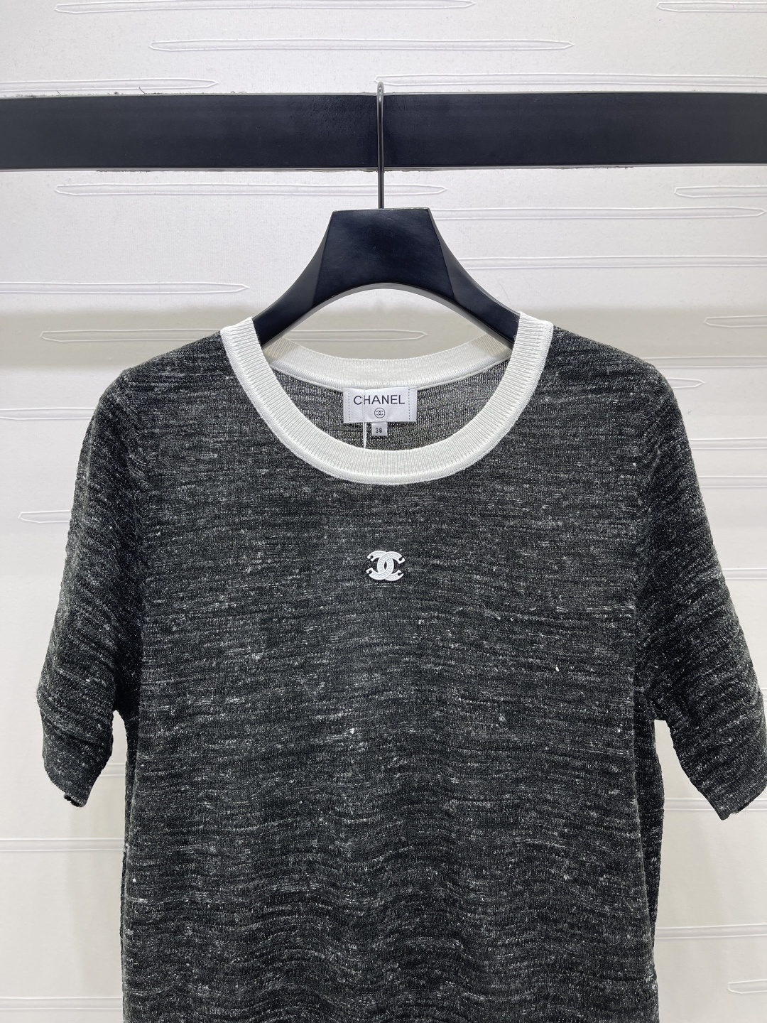 CHANEL シャネル ニット Tシャツ メンズ レディース ロング丈 薄手 軽量 シルエット グレー ブラック - 画像 4