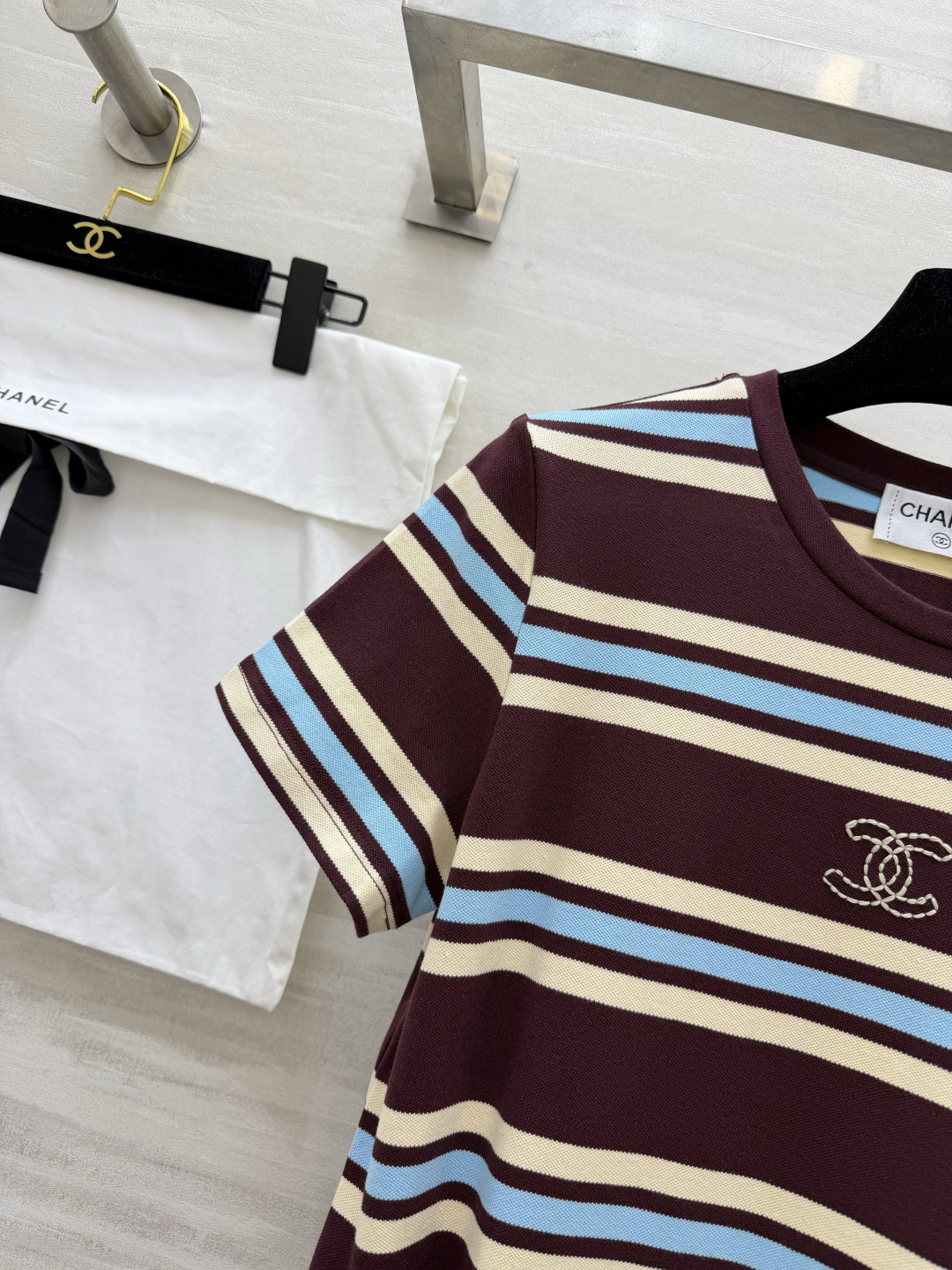 CHANEL シャネル リブストライ프Tシャツワンピース レディース 丸首 H型 ハイネック デザイン ブラウン×ブルー - 画像 4