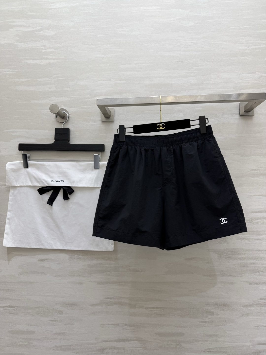 CHANEL シャネル メンズ 休闲短パン 双C刺绣 無地 ブラック