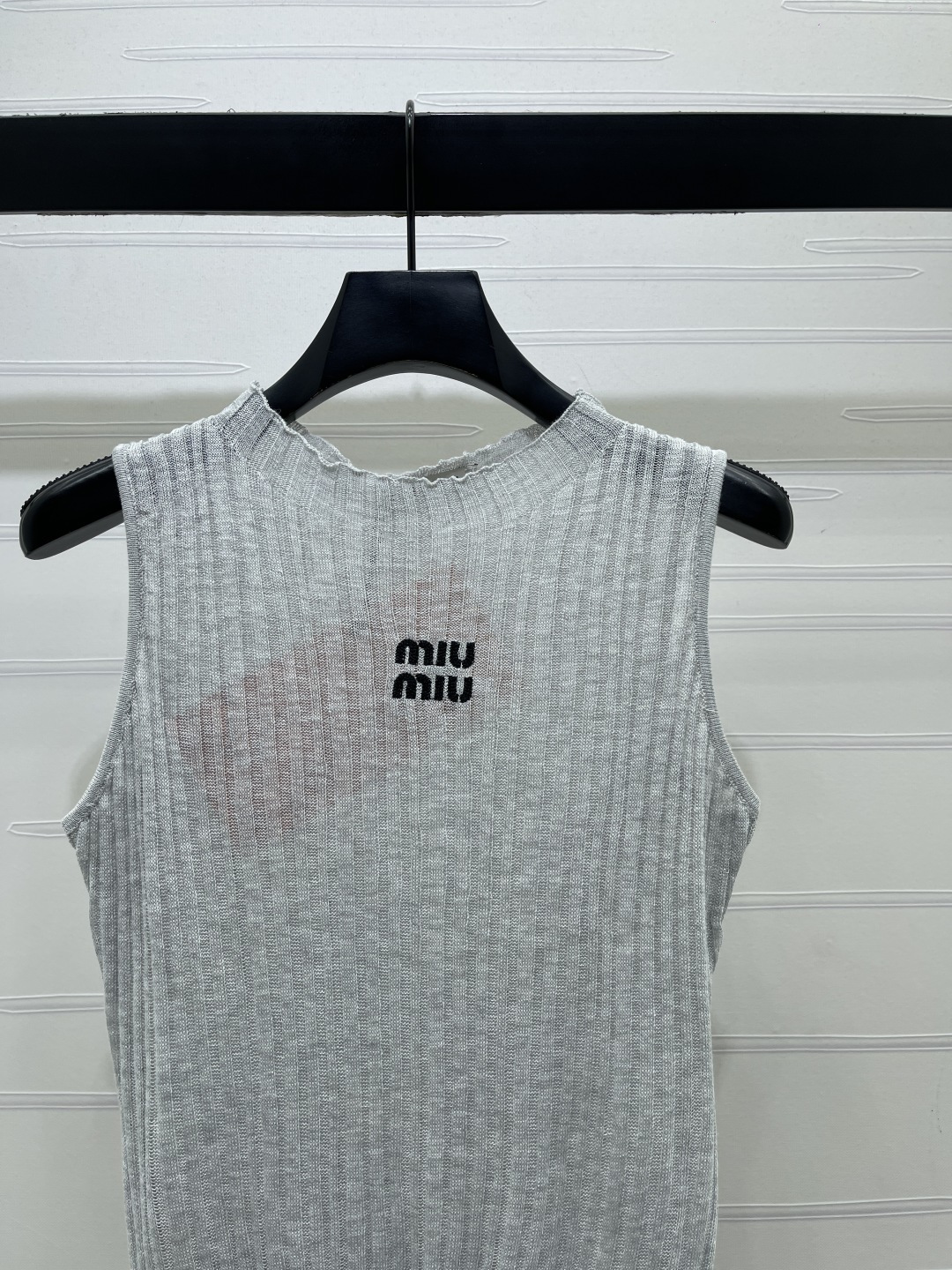 MIU MIU ミウミウ ニット タンクトップ レディース 縦縞 レイヤード ホワイト / グレー 2色展開 - 画像 2