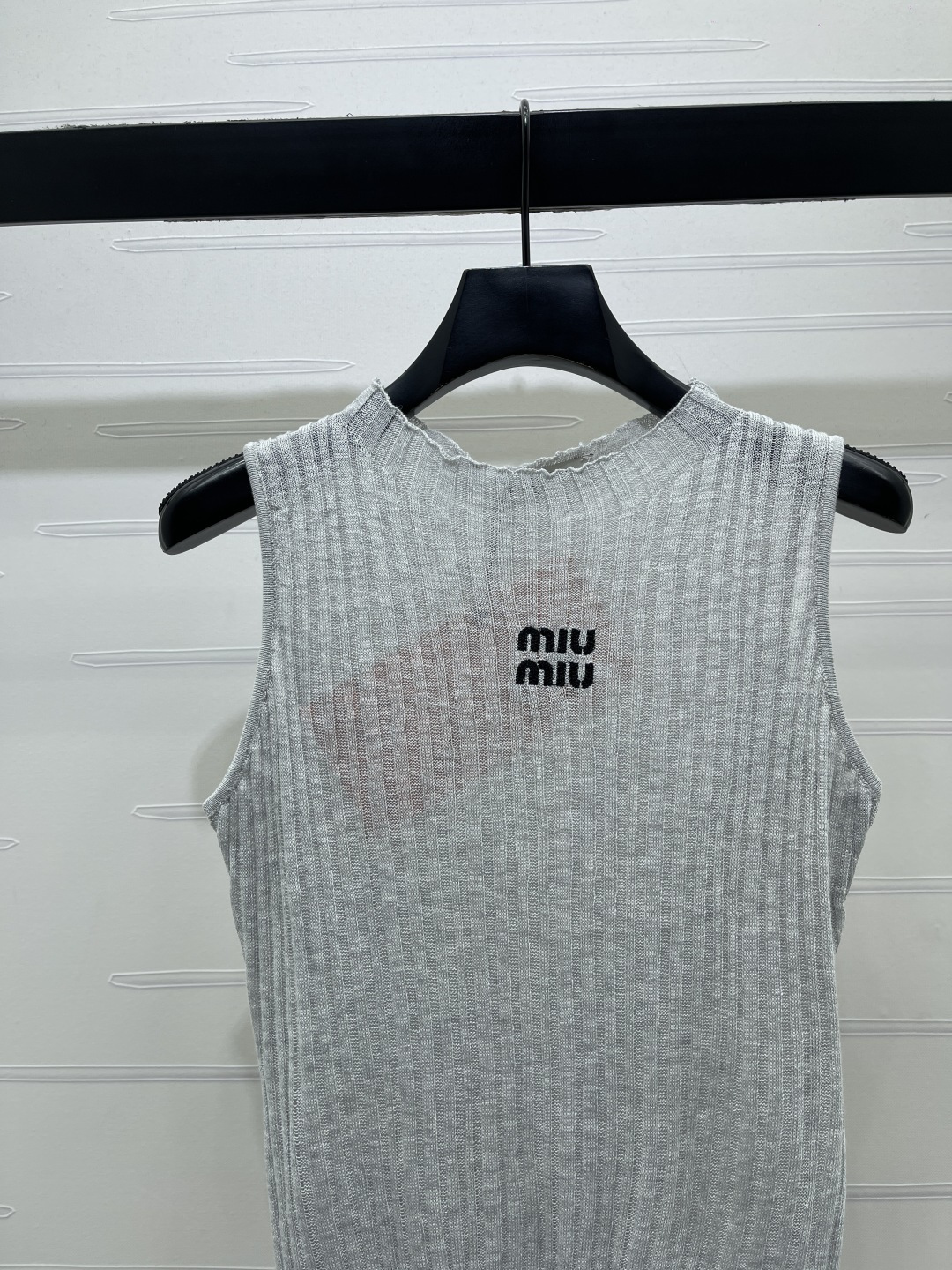 MIU MIU ミウミウ ニット タンクトップ レディース 縦縞 レイヤード ホワイト / グレー 2色展開 - 画像 3