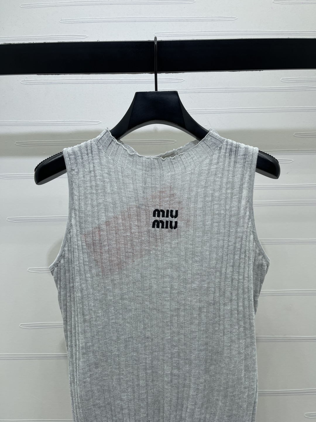 MIU MIU ミウミウ ニット タンクトップ レディース 縦縞 レイヤード ホワイト / グレー 2色展開 - 画像 4