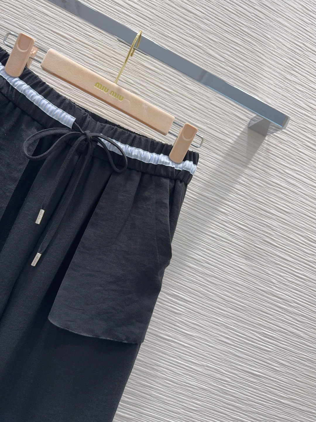MIU MIU ミュウミュウ ワイドパンツ レディース ウェストゴム ポケット付き 黒 - 画像 4
