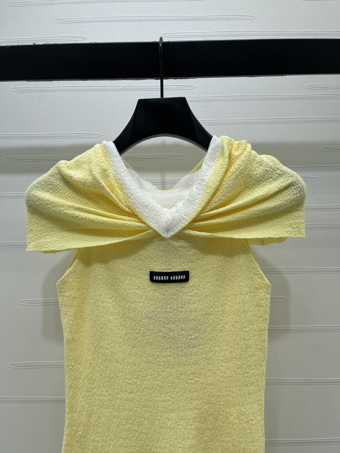 MiuMi ミューミー ニット ショルダーデザイン ファッション ボタンレス デザイン パステルイエロー - 画像 4