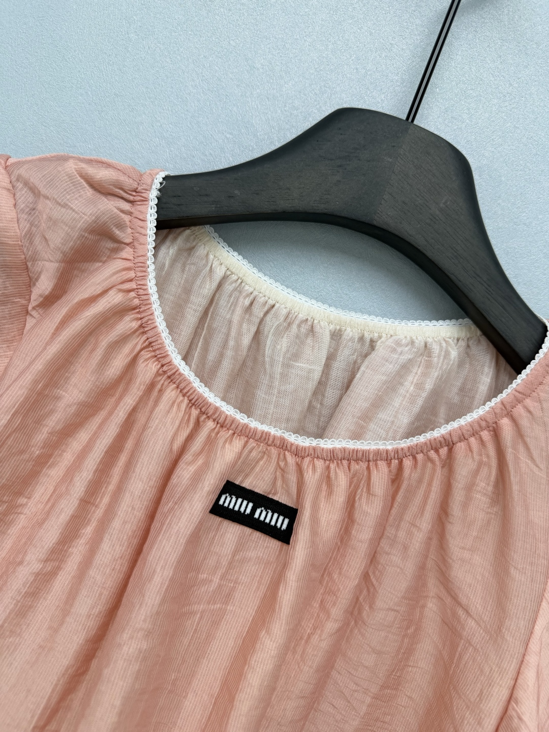 MIU MIU ミュウミュウ レースリブ ショートトップス レディース ミルキーピンク ミニ丈 プルオーバー - 画像 3