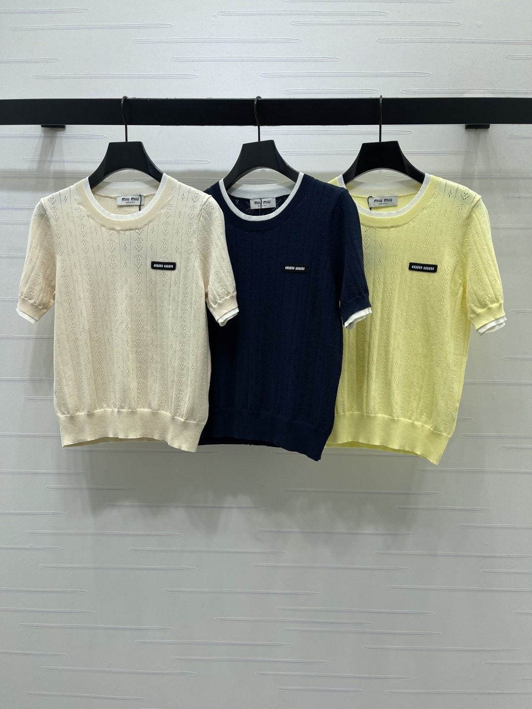 MIU MIU ミウミウ ニット Tシャツ レディース 假两件 ロング丈 オープン編み ホワイト グリーン ブルー 全3色