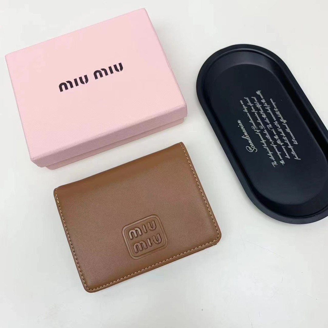 Miu Miu ミュウミュウ 折り財布 コンパクト 軽量本革 ブラウン ブラック ブルー