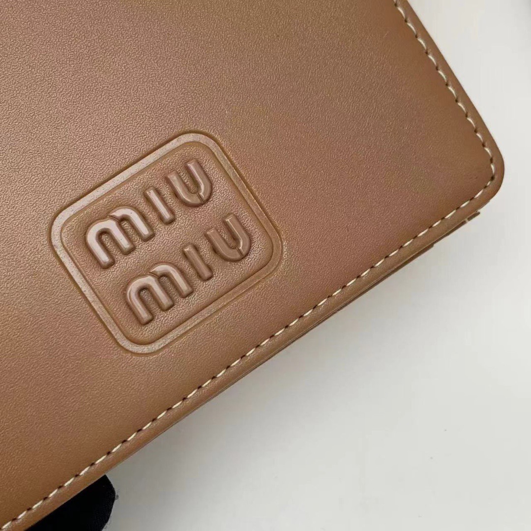 Miu Miu ミュウミュウ 折り財布 コンパクト 軽量本革 ブラウン ブラック ブルー - 画像 4