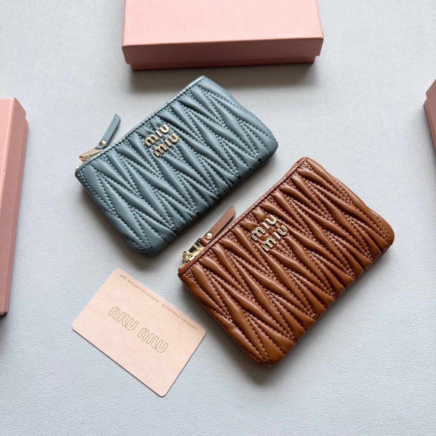 Miu Miu ミュウミュ コインケース 本革仕様 ファスナー付き 全4色展開 - 画像 2