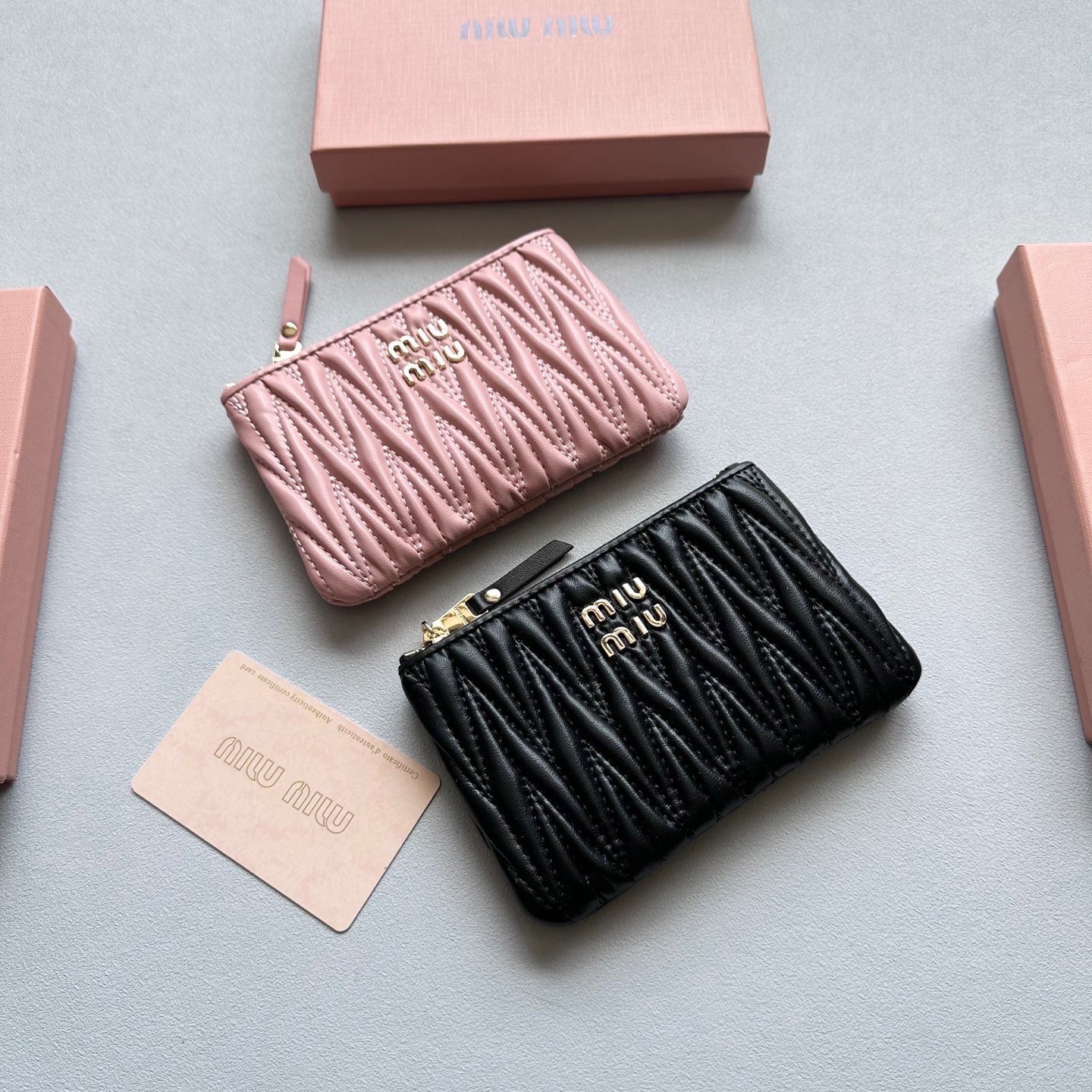 Miu Miu ミュウミュ コインケース 本革仕様 ファスナー付き 全4色展開 - 画像 3