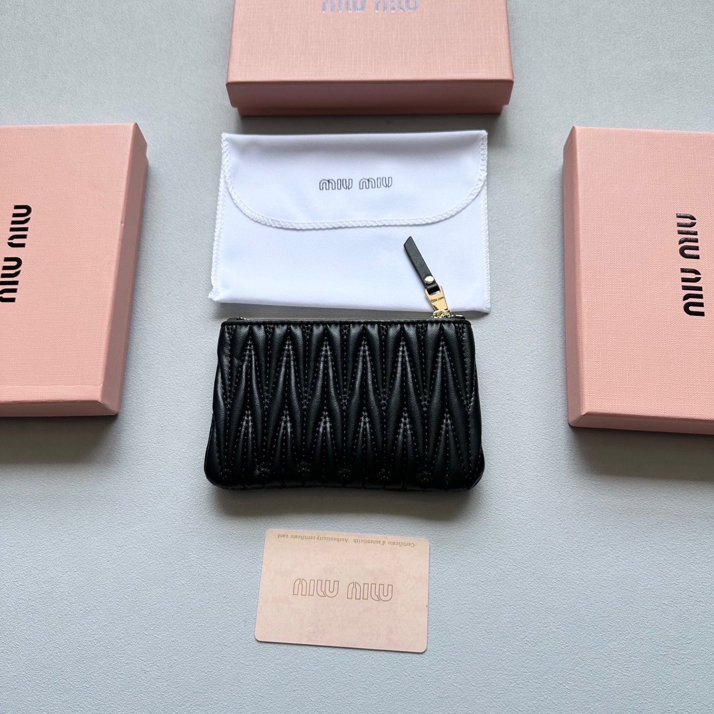 Miu Miu ミュウミュ コインケース 本革仕様 ファスナー付き 全4色展開 - 画像 8