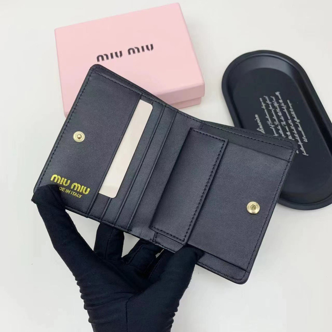 Miu Miu ミウミウ 折り財布 ファスナー付き 本革仕様 黒・茶・青 全3色 - 画像 7