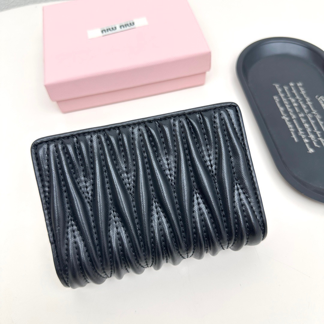 Miu Miu ミュウミュウ 折り財布 ファスナー チェーン ブラック ピンク - 画像 4