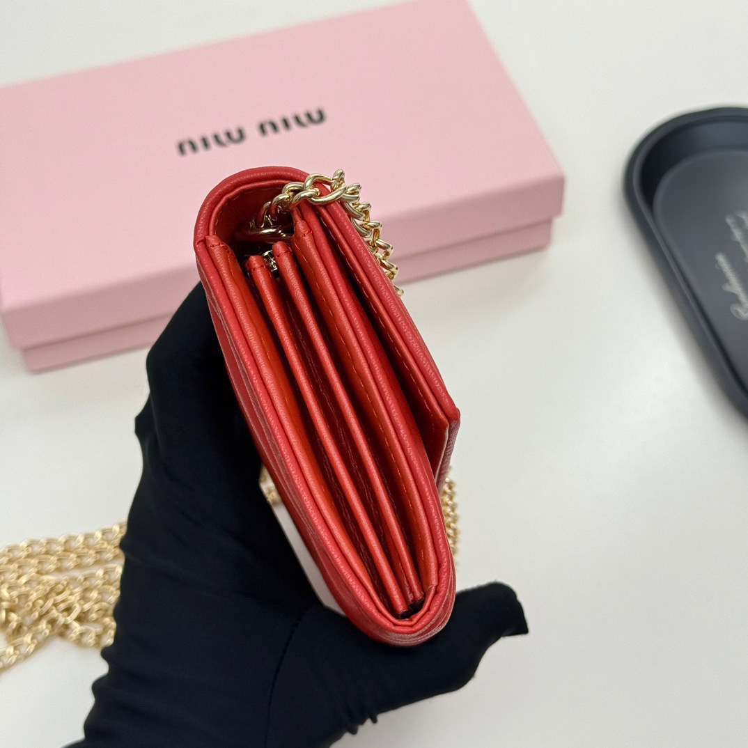 MIU MIU ミウミウ 財布 折りたたみ財布 ミニショルダーバッグ レッド - 画像 5