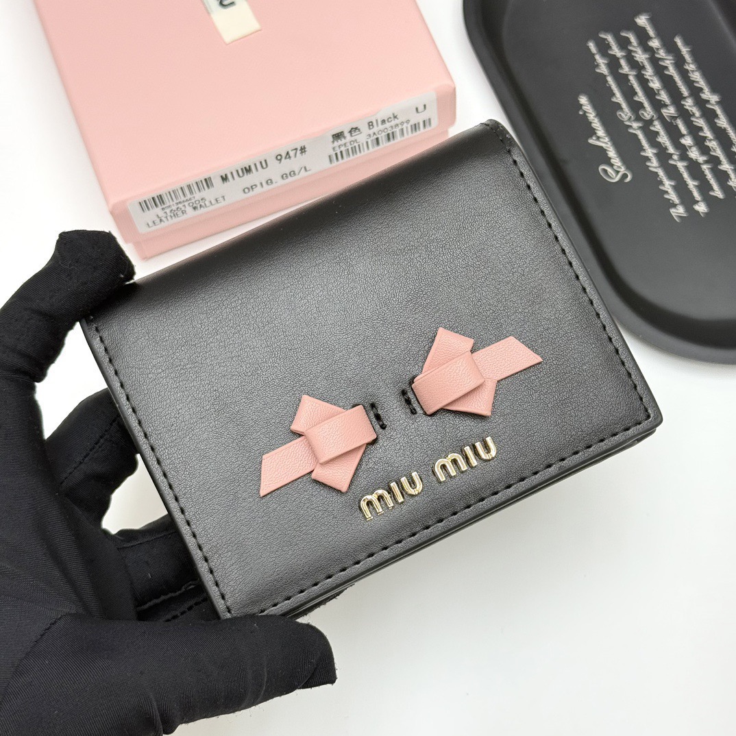 MIU MIU ミウミウ 二つ折り財布 コンパクト ファスナー ブラック ピンク - 画像 2
