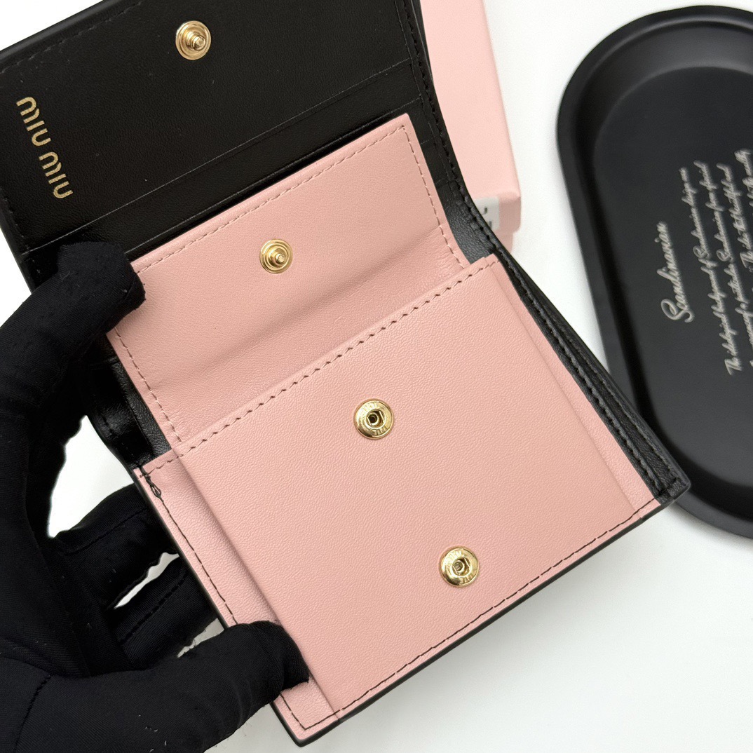 MIU MIU ミウミウ 二つ折り財布 コンパクト ファスナー ブラック ピンク - 画像 9