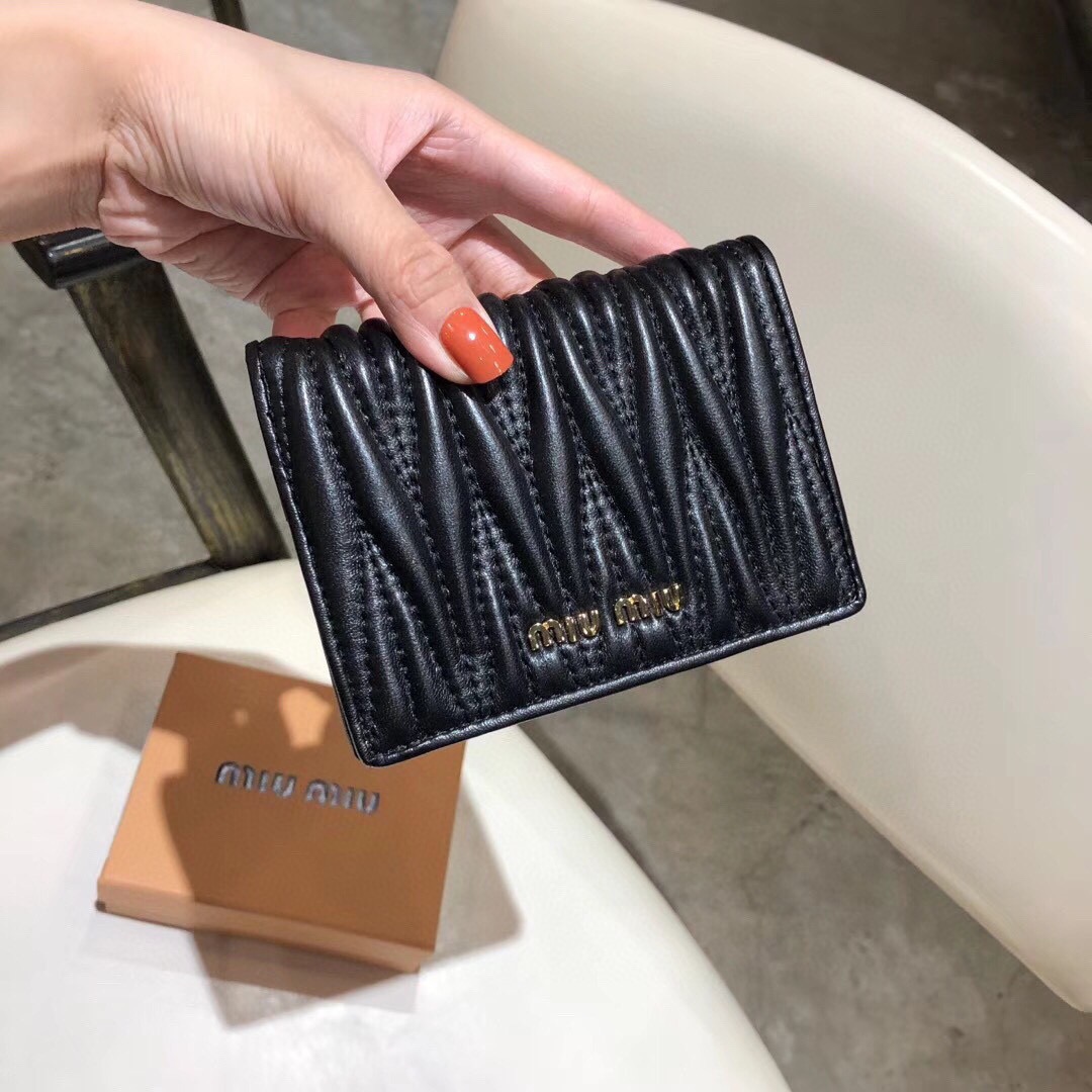 Miu Miu ミウミウ 財布 ミニ 軽量 本革仕様 ミニ財布 ブラック