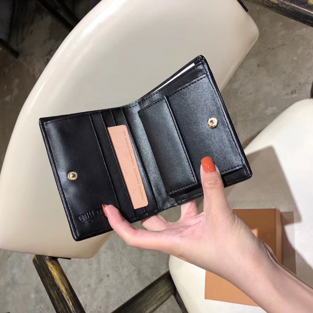 Miu Miu ミウミウ 財布 ミニ 軽量 本革仕様 ミニ財布 ブラック - 画像 5