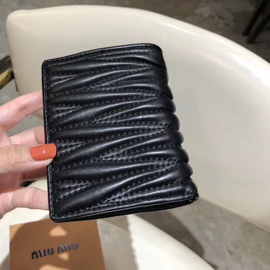 Miu Miu ミウミウ 財布 ミニ 軽量 本革仕様 ミニ財布 ブラック - 画像 8