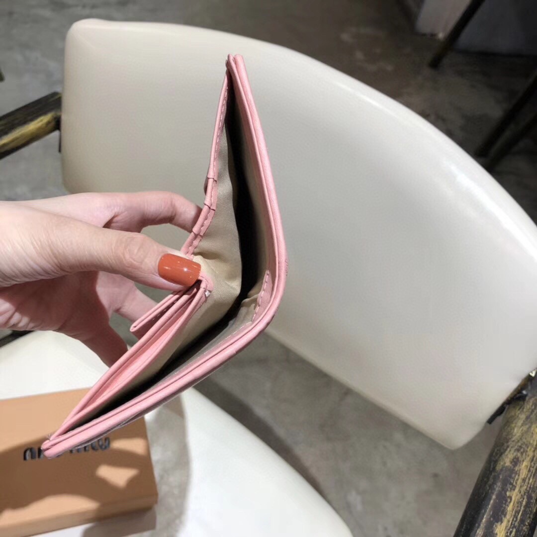 Miu Miu ミュウミュウ レディース 二つ折り財布 マチ付き ピンク - 画像 8