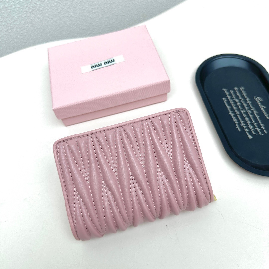 Miu Miu ミウミウ 折り財布 高級レザー カードケース ファスナー ピンク - 画像 3