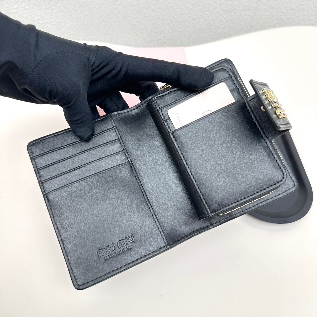 MIU MIU ミュウミュウ 折り財布 コンパクト 収納力 黒 ピンク - 画像 8