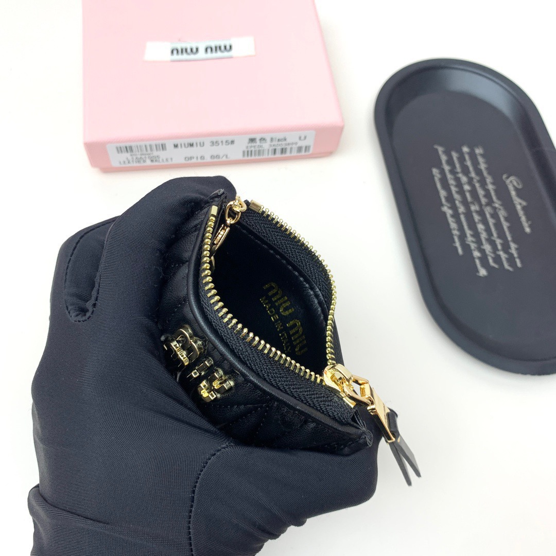 MIU MIU ミュウミュウ カードケース ミニウォレット 黒 本革仕様 マイクロレザー - 画像 9