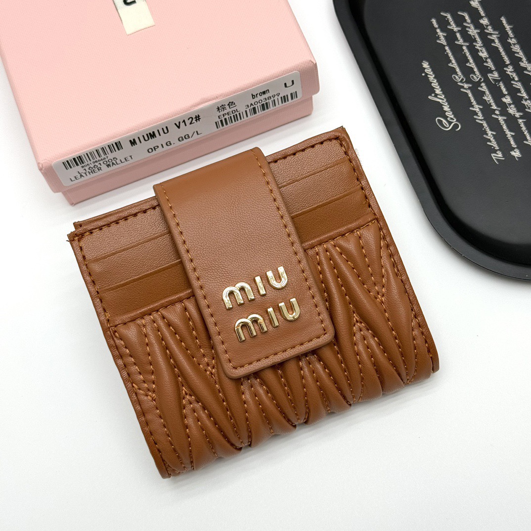 MIUMIU ミウミウ レザーポーチ クラッチ ブラウン