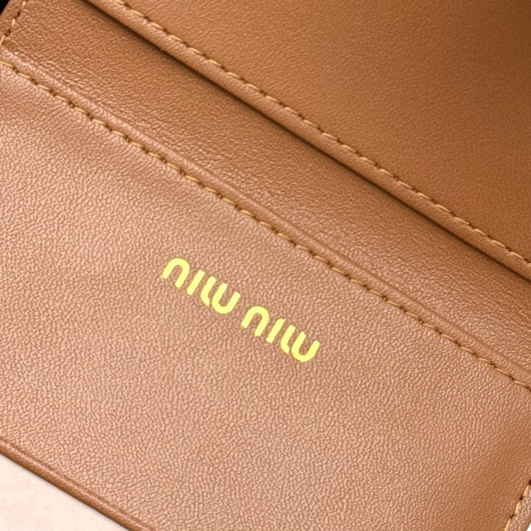 MIUMIU ミウミウ レザーポーチ クラッチ ブラウン - 画像 9