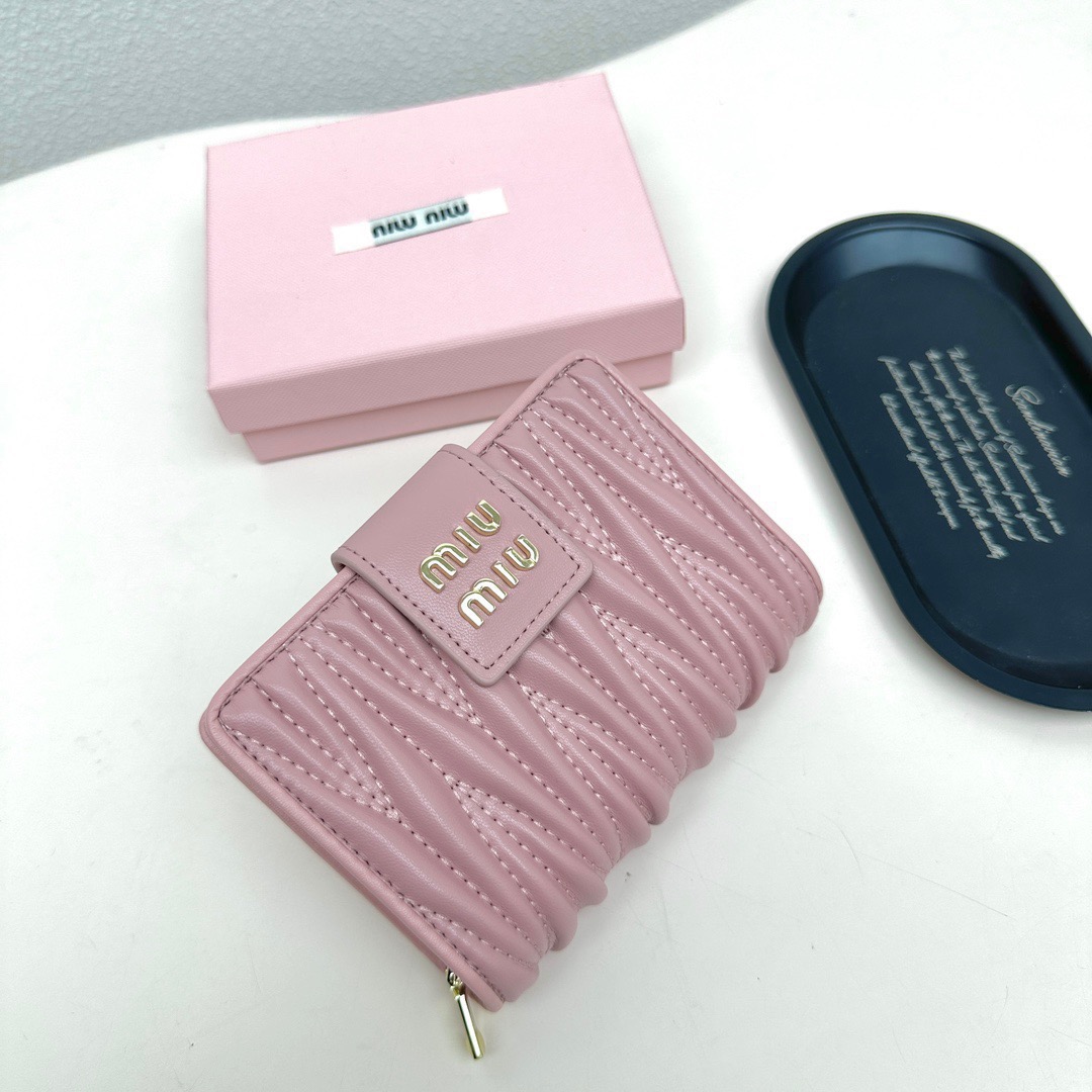 Miu Miu ミュウミュウ 折り財布 ファスナー コンパクト ピンク - 画像 2