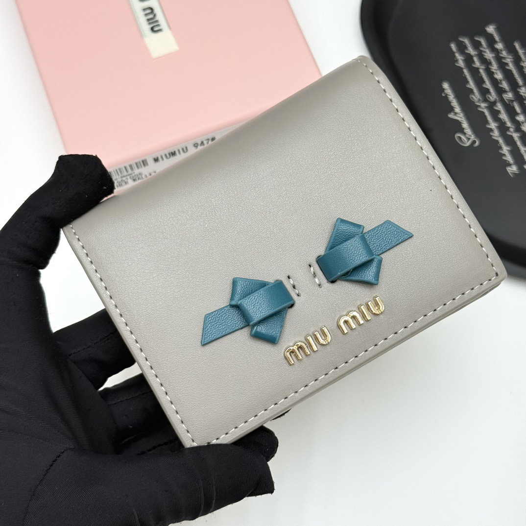 MIUMIU ミュウミュウ 折り財布 ファスナー付き コンパクト 全4色 - 画像 2