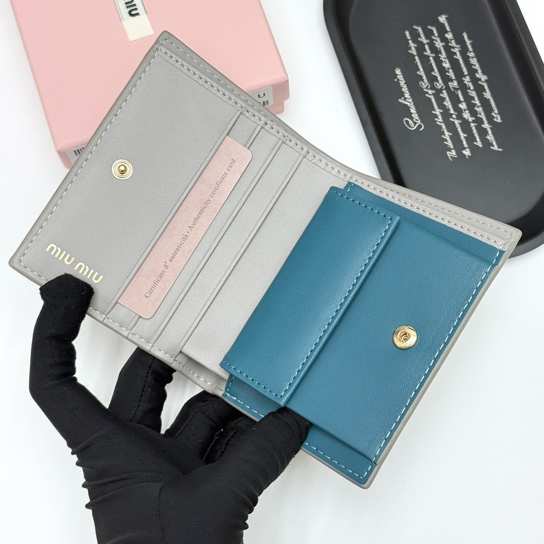 MIUMIU ミュウミュウ 折り財布 ファスナー付き コンパクト 全4色 - 画像 7
