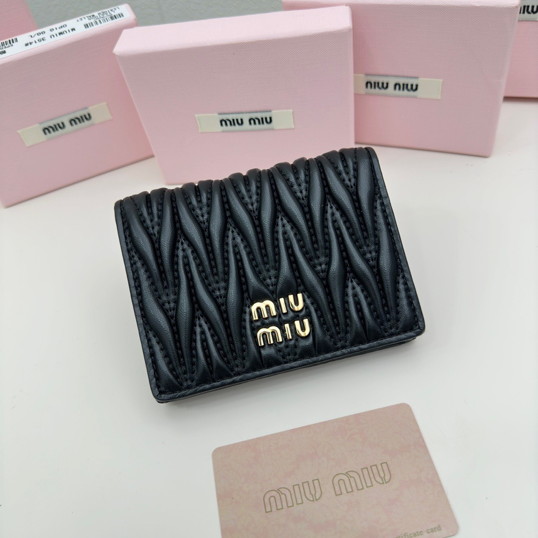 miu miu ミウミウ カードケース フォルム デザイン ブラック