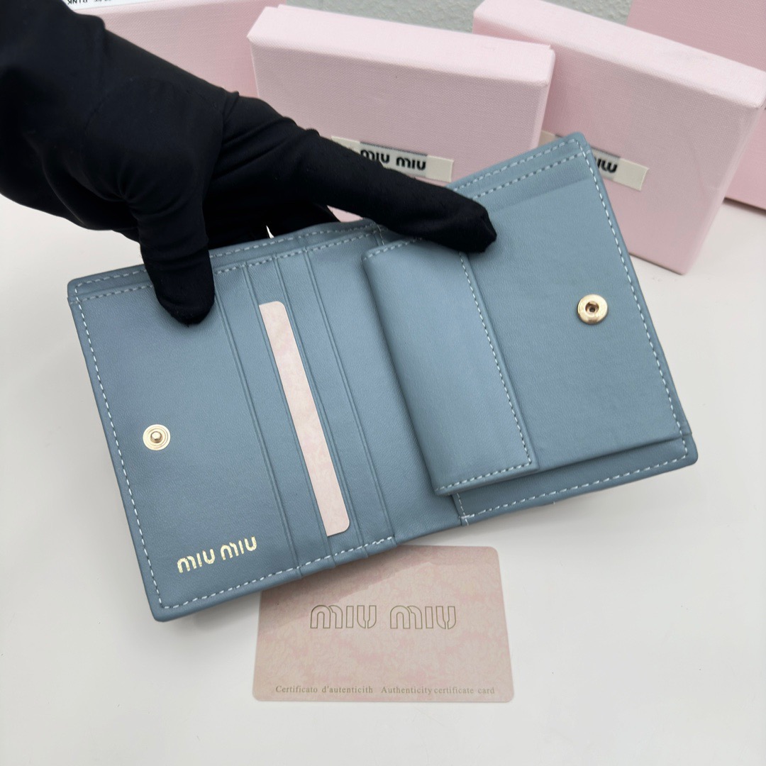 Miu Miu ミュウミュ 3513 ミニウォレット プレミアムレザー キルティング ブルー - 画像 7