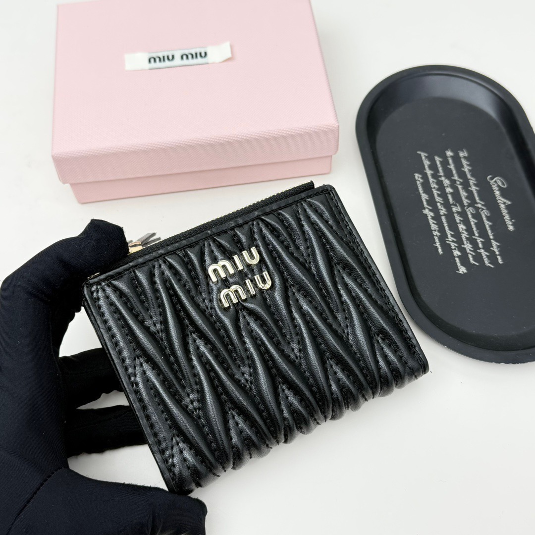 Miu Miu ミウミウ コインケース 本革 ミニ財布 黒 11.5*10*3 - 画像 4