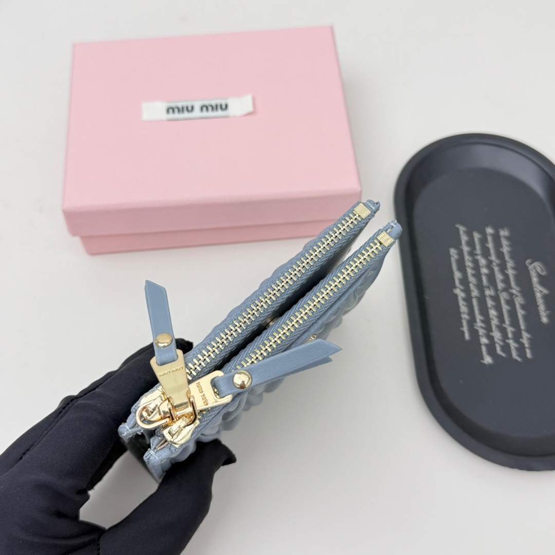 Miu Miu ミュウミュウ 小銭入れ ミニ財布 マイクロレザー 小羊革 3色展開 - 画像 6