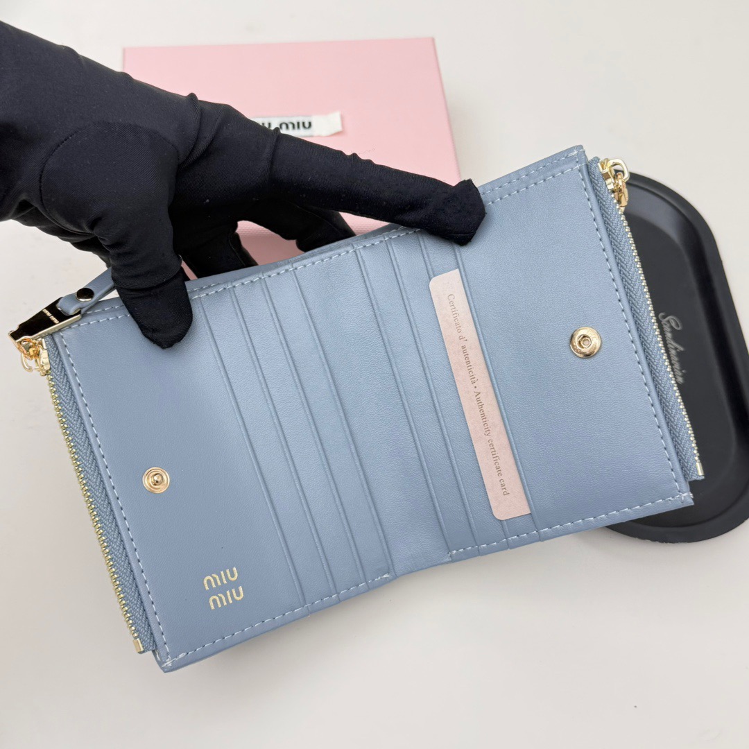 Miu Miu ミュウミュウ 小銭入れ ミニ財布 マイクロレザー 小羊革 3色展開 - 画像 7