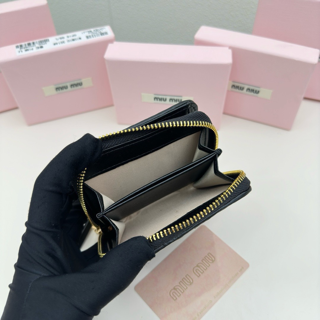 Miu Miu ミュウミュ 三つ折り財布 ミニウォレット 黒 ピンク ブルー 全3色 - 画像 8