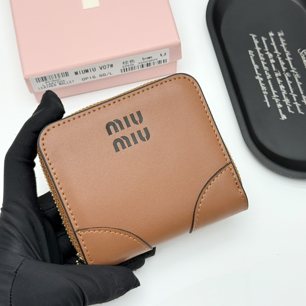 MIUMIU ミウミウ コンパクト財布 ミュウミュウ V07# 黒・茶・コーヒー色 - 画像 2