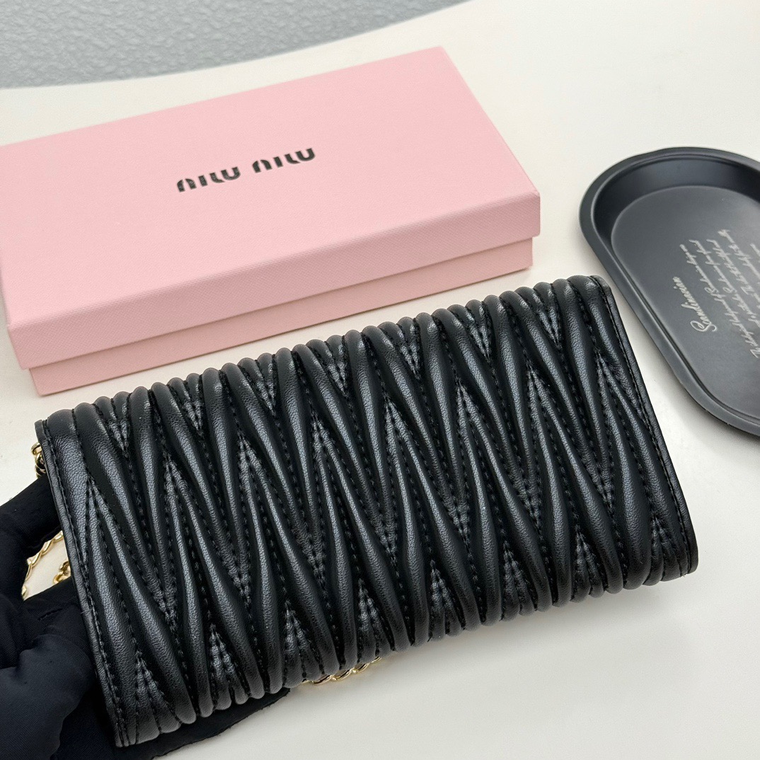 MIU MIU ミウミウ メンズ チェーン付き長財布 黒 19*10.5*3.5 - 画像 4