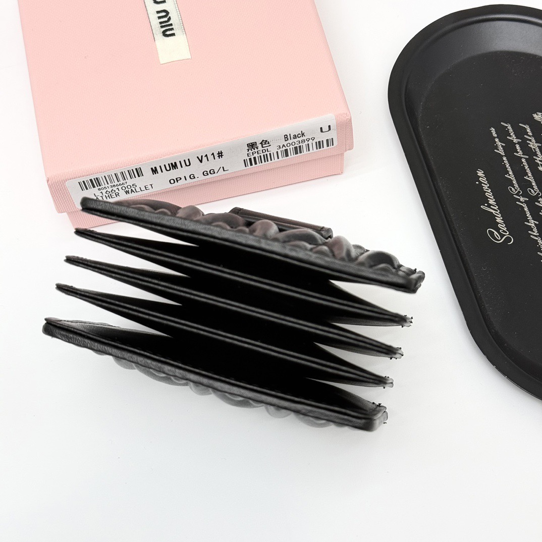 MIU MIU ミュウミュウ カードケース 風琴折り ファスナー付き 黒 ピンク ブルー - 画像 9