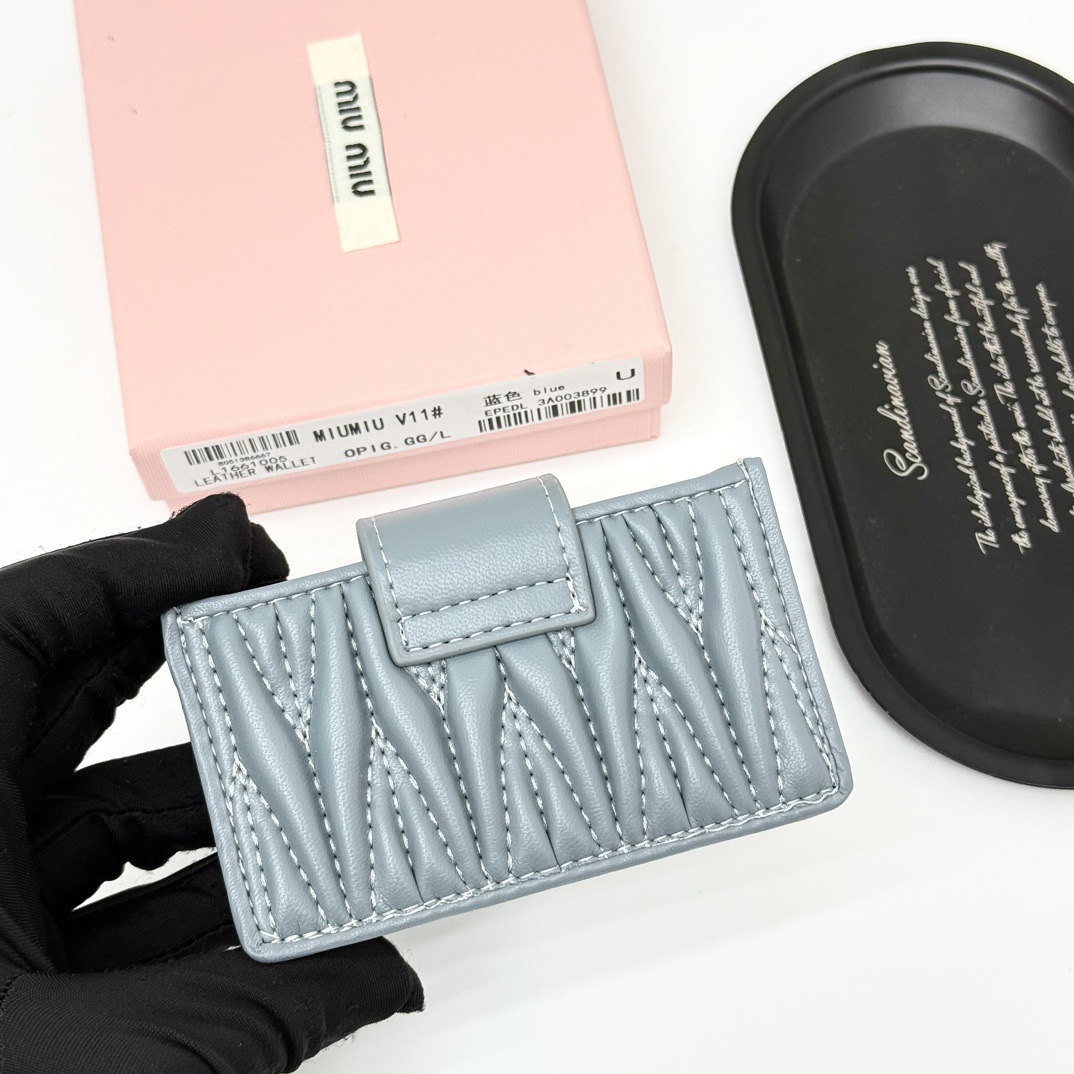 Miu Miu ミュウミュウ カードケース 風琴折り ブルーグレー 全3色 - 画像 4