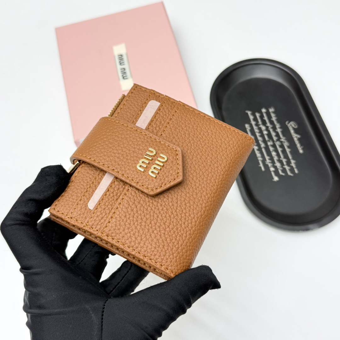 miu miu ミウミウ レザーウォレット 小さい財布 黒 棗色 11.5*10*3 - 画像 3