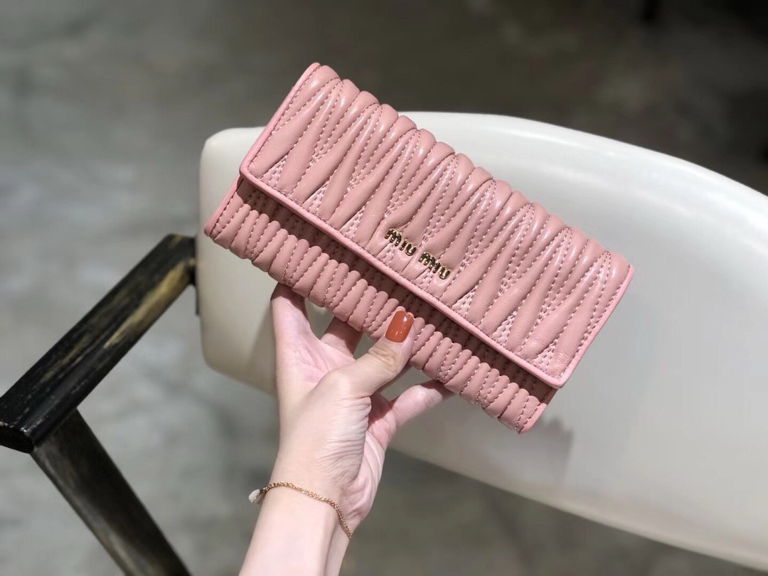 Miu Miu ミュウミュウ 長財布 本革 19x10cm パステルピンク - 画像 2