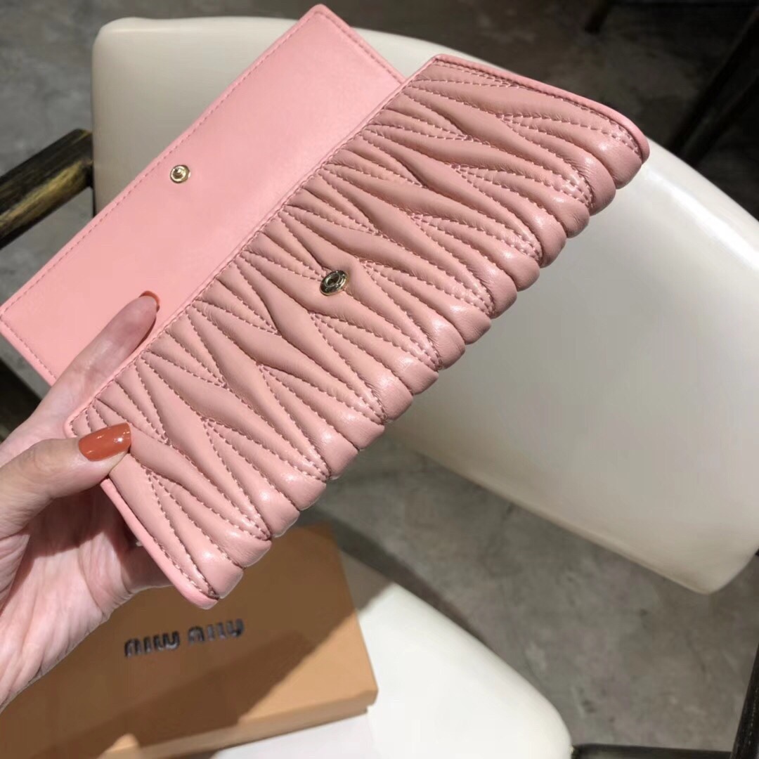 Miu Miu ミュウミュウ 長財布 本革 19x10cm パステルピンク - 画像 3