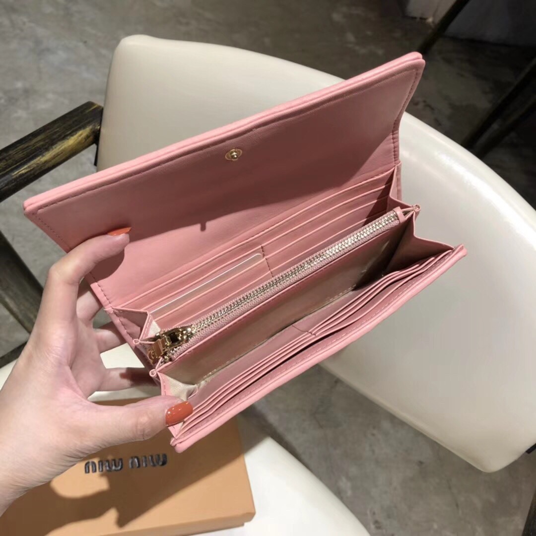 Miu Miu ミュウミュウ 長財布 本革 19x10cm パステルピンク - 画像 9